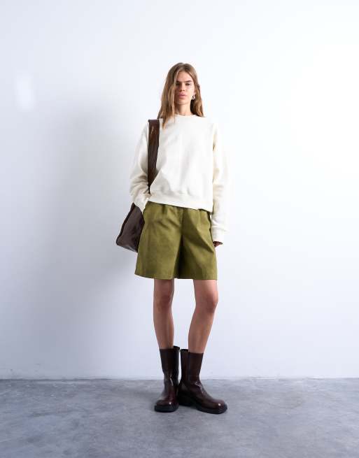 Topshop – Zielone szorty z imitacji zamszu o wydłużonym fasonie
