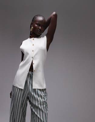 Tosphop knitted slash neck vest in ivory-White