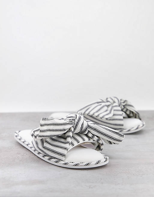 Totes bow detail open toe slippers in white and black stripe