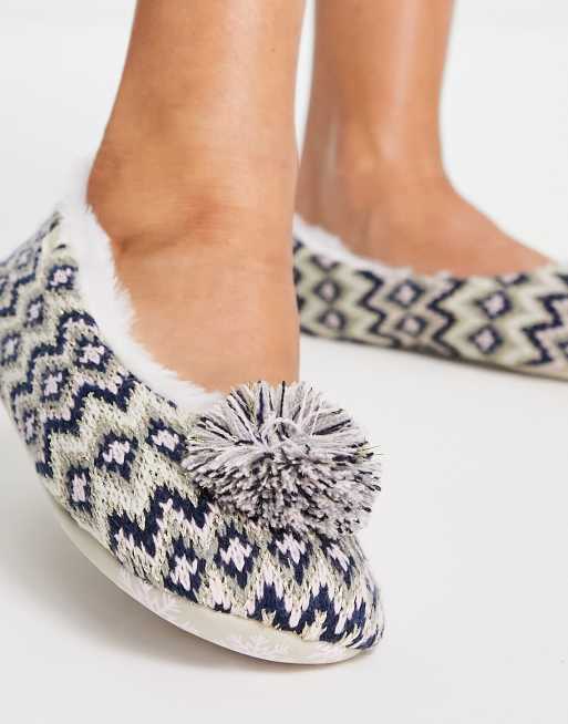 Totes pom pom discount slippers