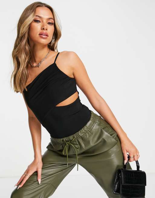 Trendyol – Body in Schwarz mit One-Shoulder-Träger und Zierausschnitt