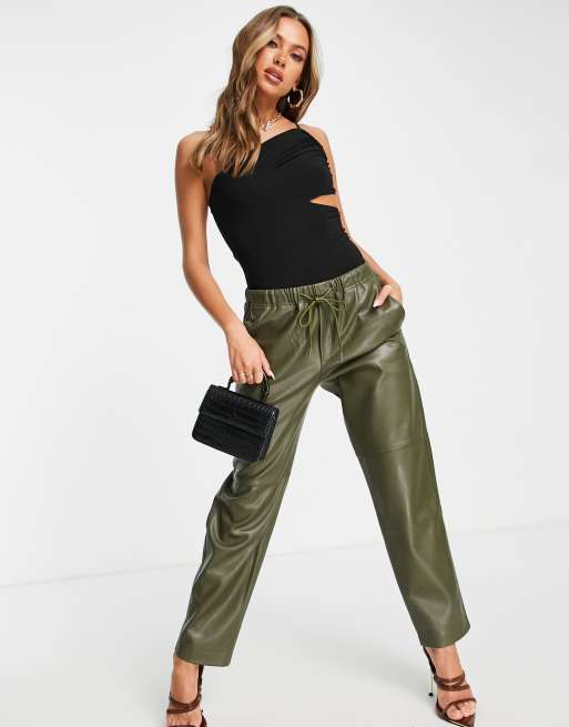 Trendyol – Body in Schwarz mit One-Shoulder-Träger und Zierausschnitt, 4 von 4
