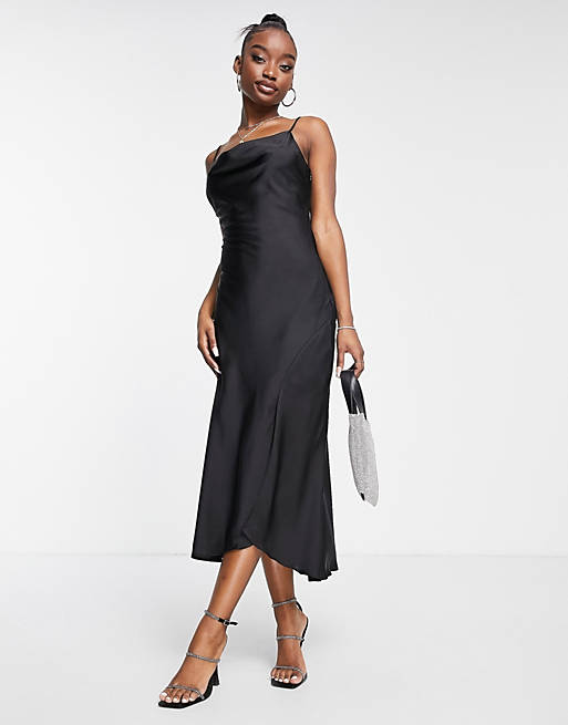 Trendyol – Czarna sukienka na ramiączkach