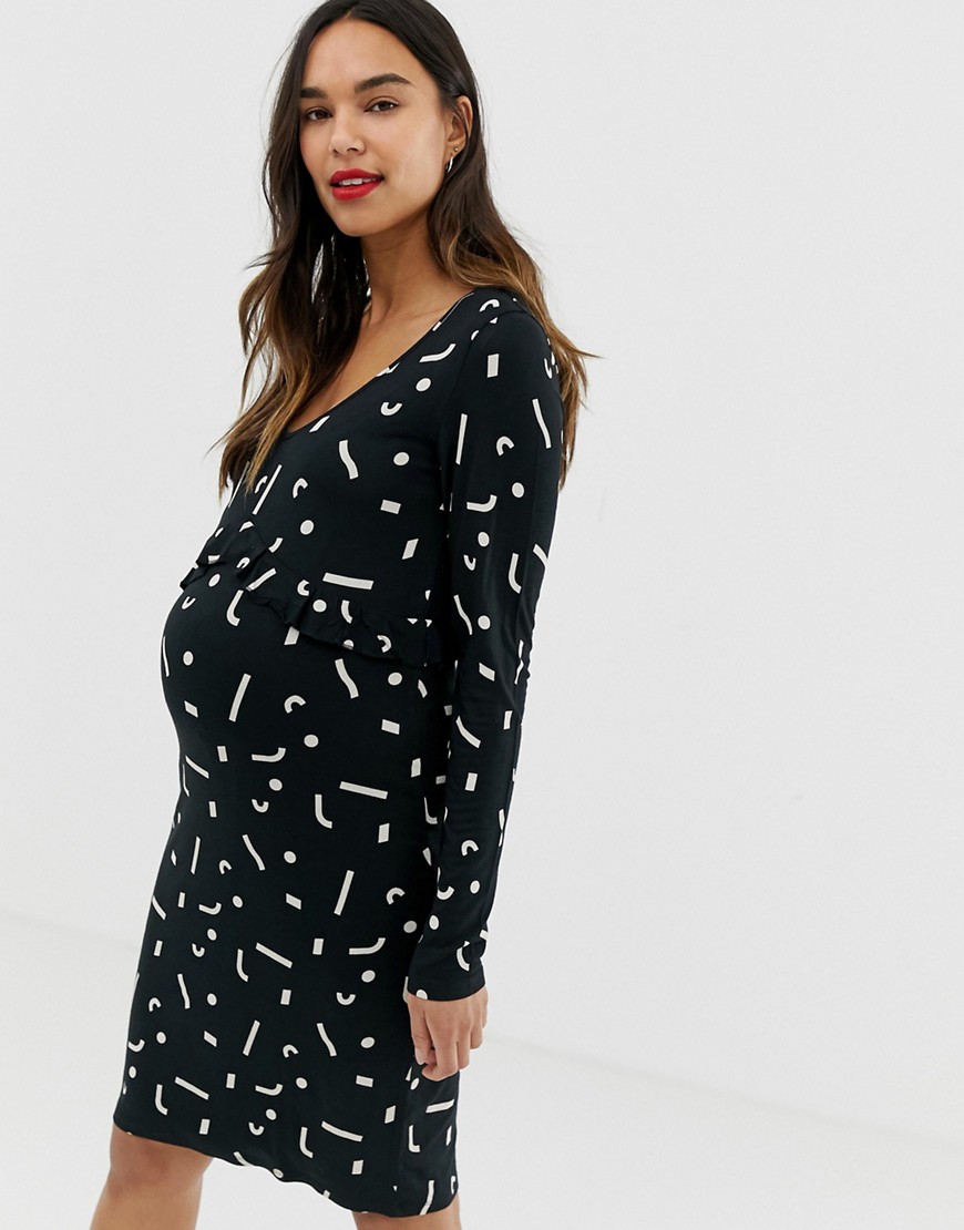 фото Трикотажное платье для беременных с длинными рукавами и абстрактным принтом mamalicious-белый mama.licious