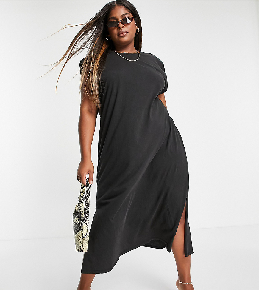 фото Трикотажное платье миди из органического хлопка черного выбеленного цвета с подплечниками и разрезами по бокам only curve-черный цвет