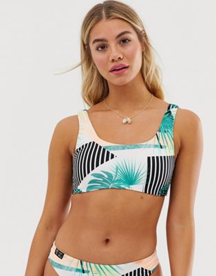 Tropiskfarvet bikinitop i kortklippet surfingmodel fra Roxy Pop-Multifarvet