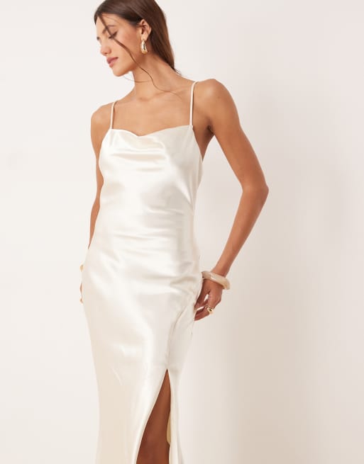 True Decadence Bias cut tie back maxi dress in cream, 3 of 4