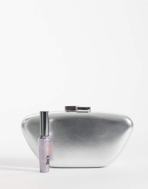 True Decadence - Bolso clutch plateado metalizado, 2 de 4