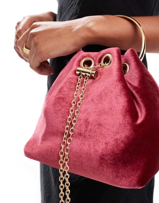 True Decadence - Bordeaux posetaske i velour med guldfarvet hank , 2 af 4