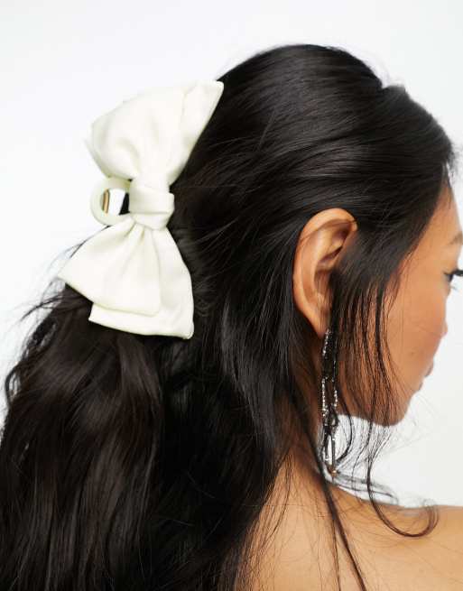 True Decadence bow hair claw in cream, 4 of 4