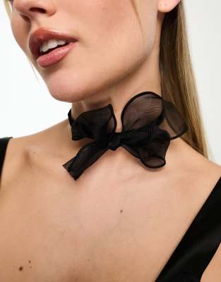 True Decadence - Choker-Halskette in Schwarz mit Organza-Schleife