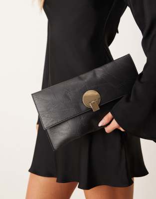 True Decadence - Clutch in Schwarz mit Herz-Detail
