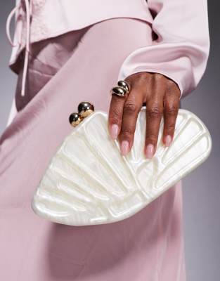True Decadence - Clutch-Tasche mit Muschel-Design in marmoriertem Weiß