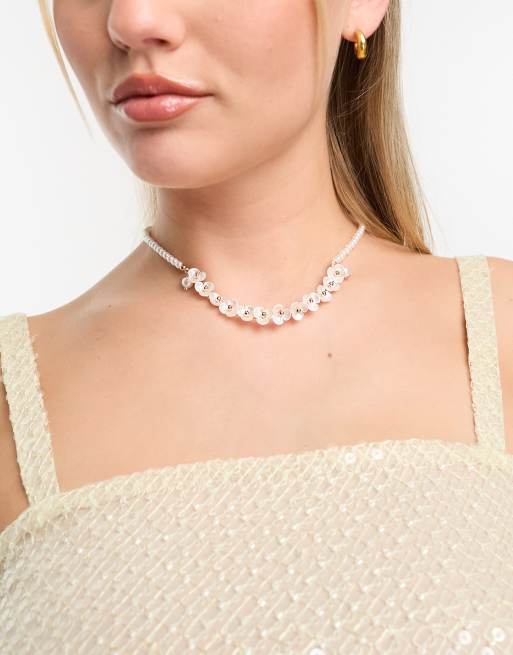 True Decadence - Collana bianca con fiori e perline