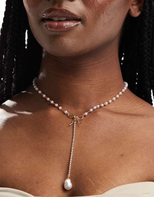 True Decadence - Collana lariat color oro con perle e fiocco