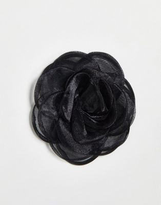 corsage pin in black