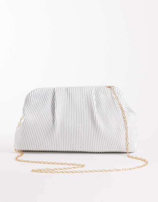 True Decadence - Cremehvid clutch-taske med plisseringer og crossbody-rem, 4 af 4