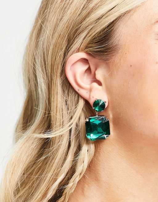 True Decadence – Eckige Oversize-Ohrringe mit smaragdgrünen Schmucksteinen