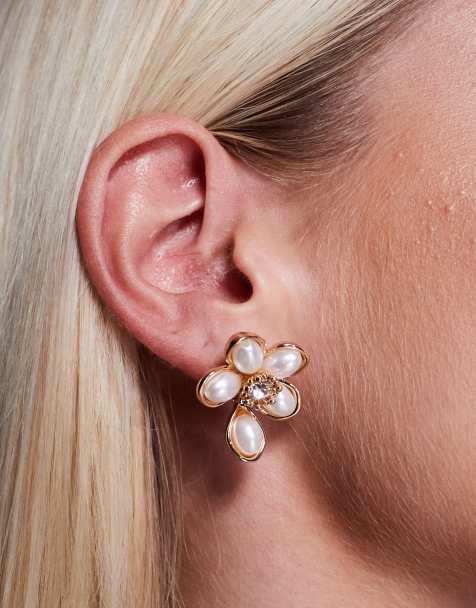 True Decadence faux pearl flower stud earrings - view 1