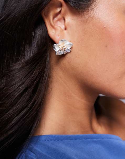 True Decadence faux pearl flower stud earrings - view 1