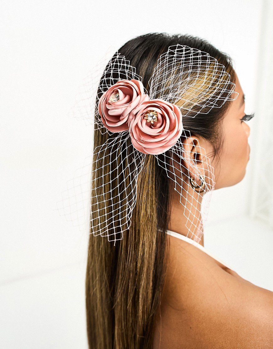flower hair clip with mesh layer in blush pink