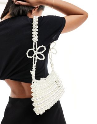 flower strap pearl shoulder bag in white