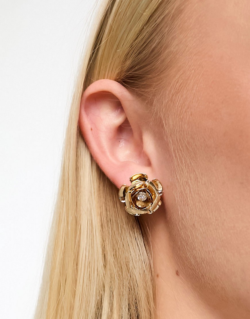 True Decadence flower stud earrings in gold