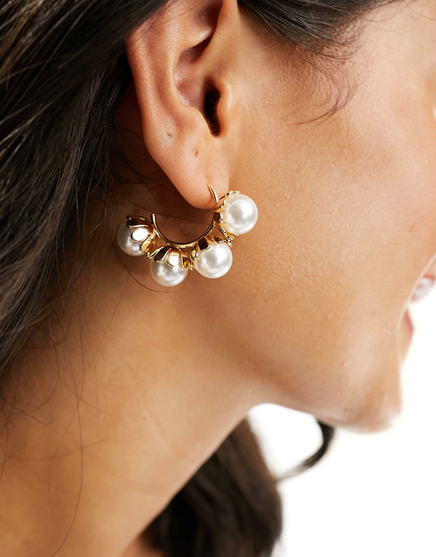 True Decadence graduating pearl hoop earrings in gold