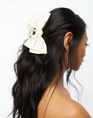 True Decadence – Haarklammer mit Schleife in Creme