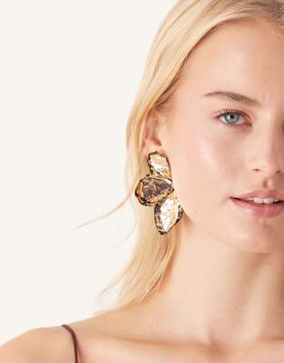 True Decadence True Decadence hammered statement petal earrings in gold
