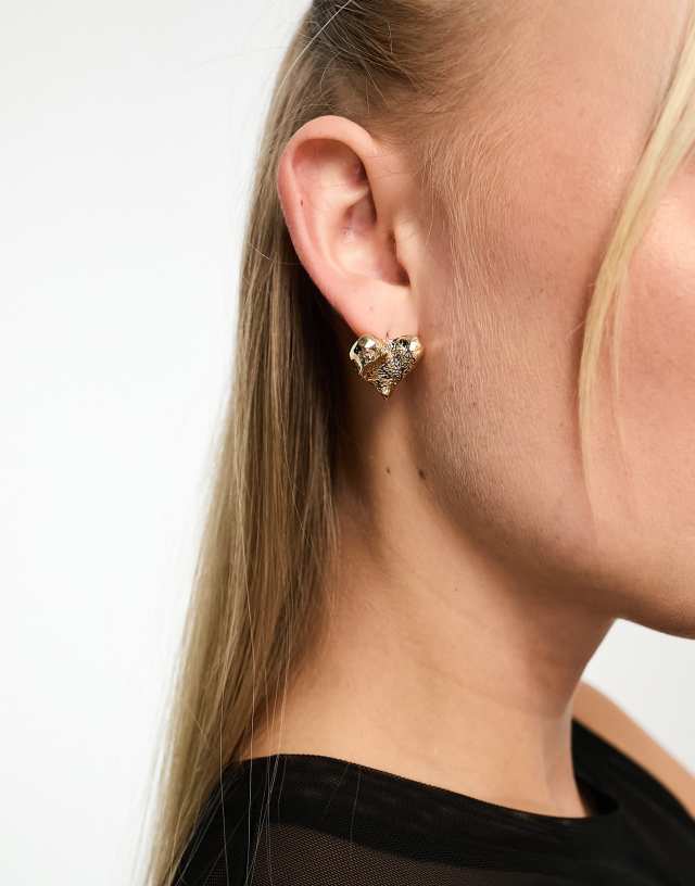 True Decadence - heart stud earrings in gold