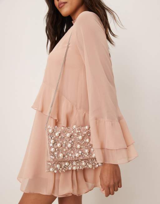 True Decadence - Hvid clutch-taske i kuvertstil med gennemgående perle- og pailletudsmykning, 4 af 4