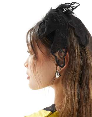 True Decadence lace hair bow in black