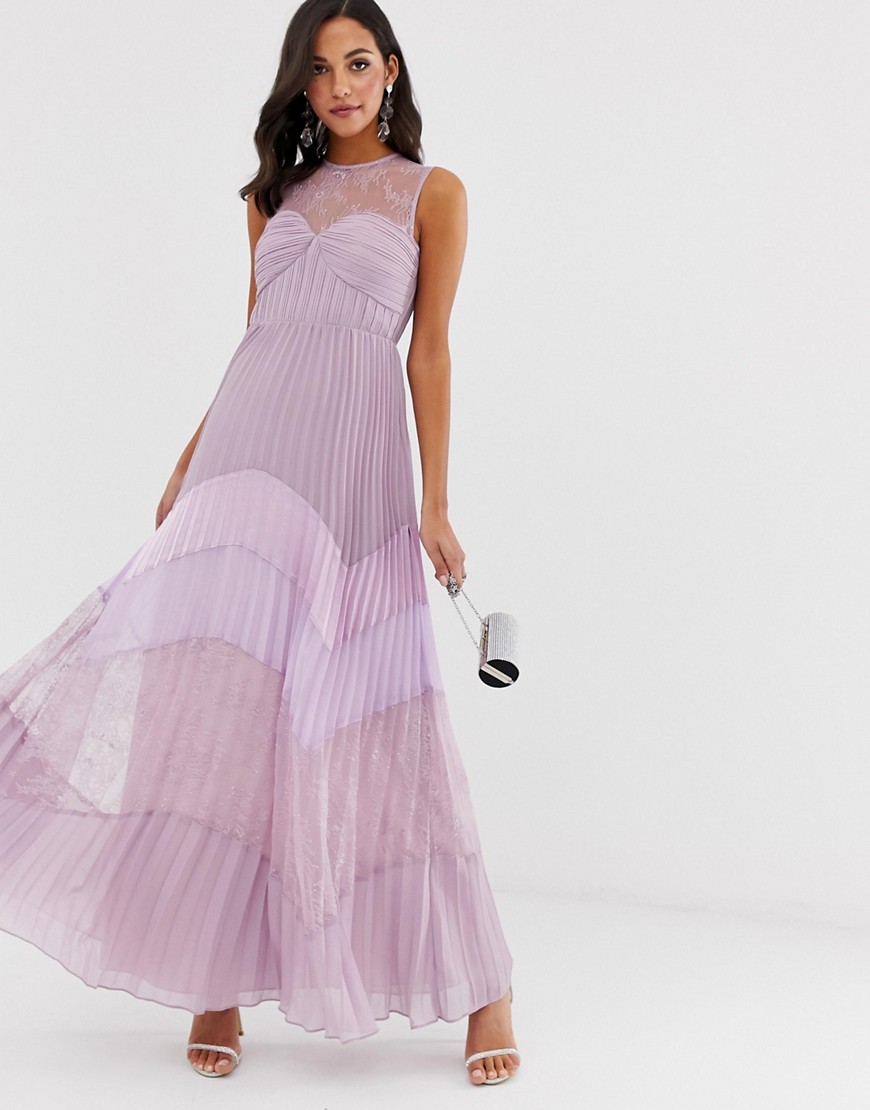 True Decadence - Lange jurk met schouderpas van premium kant en geplooide rok van contrasterend kant in lila in dezelfde kleur-Paars