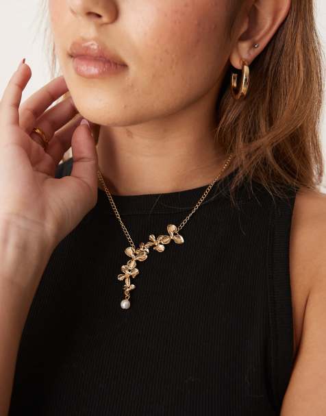 True Decadence long flower detail necklace with pearl in gold - view 1