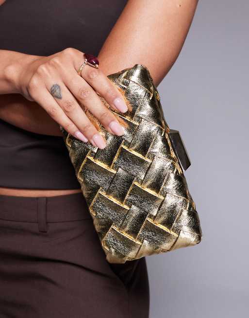 True Decadence - Metallisk guldfarvet vævet clutch-taske med struktur, 4 af 4