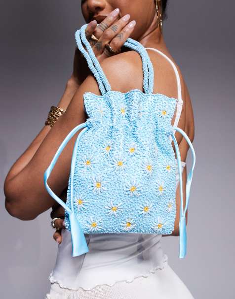 True Decadence – Niebieska zdobiona koralikami torebka typu bucket w kwiatowy wzór - view 1