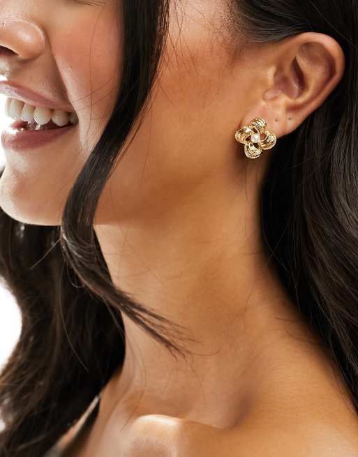 True Decadence - Orecchini a bottone a fiore stile vintage con perla