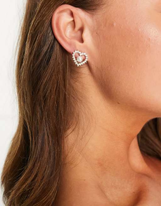 True Decadence - Orecchini a bottone color argento con cuore a strass e perle