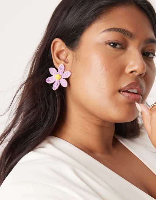 True Decadence – Oversize-Ohrringe mit Blumen-Design in Flieder