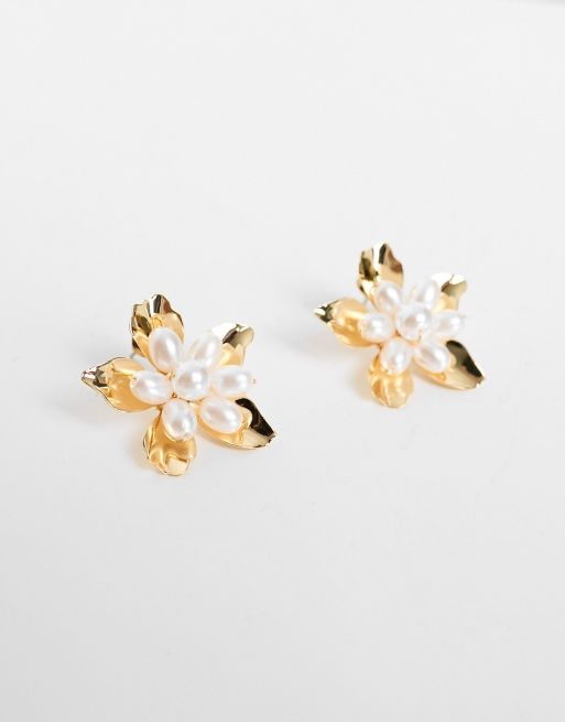 Small gold hot sale flower earrings