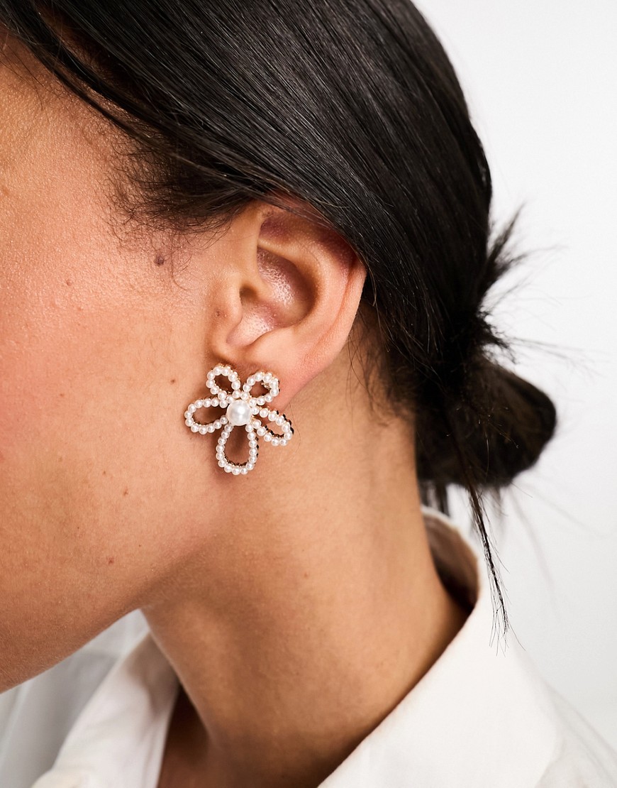 True Decadence pearl embellished flower stud earrings-Gold