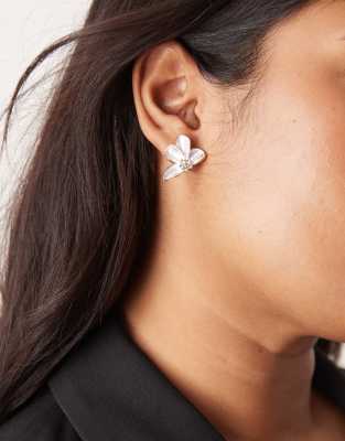 True Decadence True Decadence pearl flower petal earrings in gold