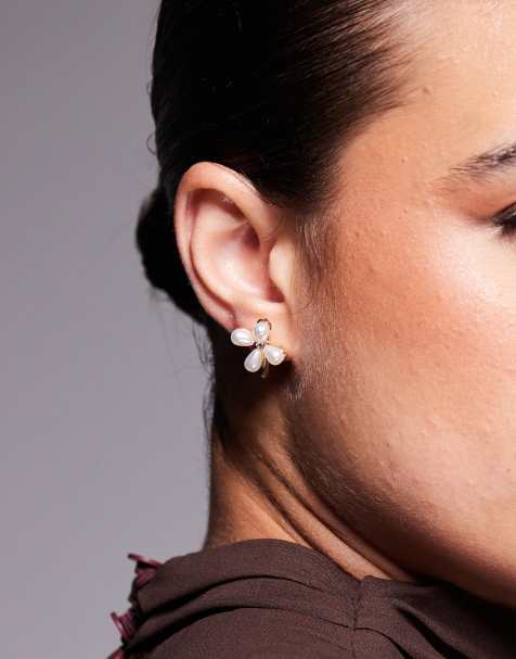 True Decadence pearl flower stud earrings in gold - view 1
