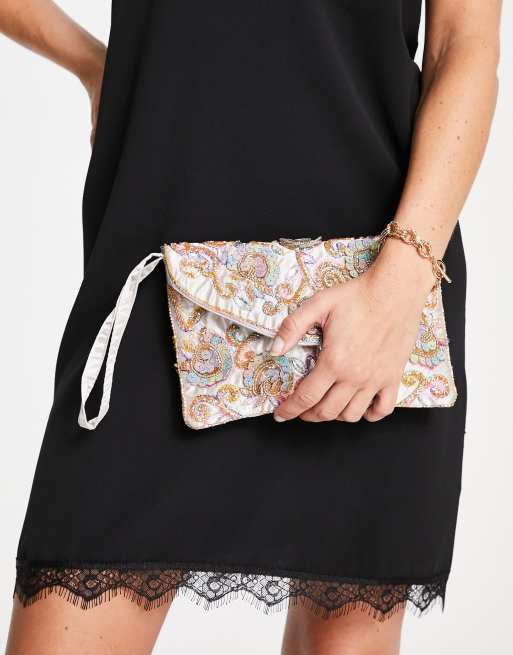 True Decadence - Pink clutch-taske i kuvertstil med udsmykninger og geometrisk perlemønster