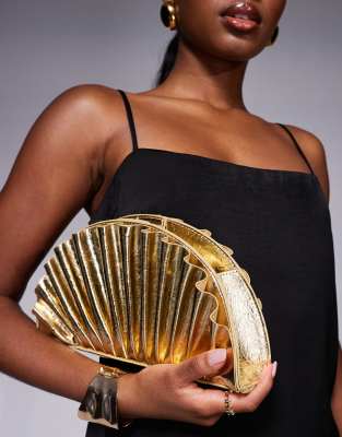 True Decadence - Plissierte Clutch-Tasche in Metallic-Gold-Goldfarben