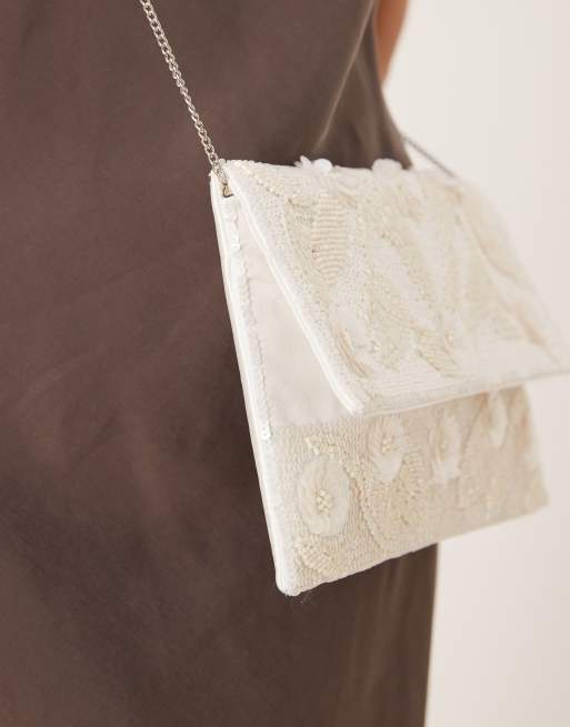 True Decadence Pochette color crema con fiori di perline ASOS