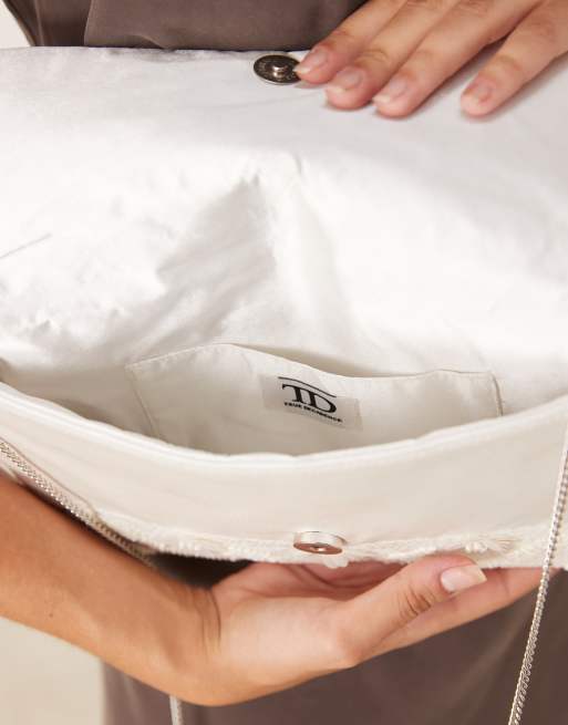 True Decadence Pochette color crema con fiori di perline ASOS