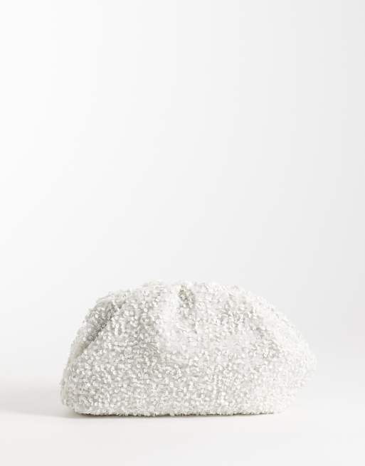 True Decadence - Pochette color panna decorata con paillettes
