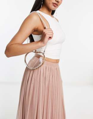 MUST HAVE CHAUSSURES: LES 3 PAIRES QU'UNE FEMME DEVRAIT AVOIR